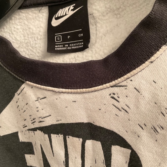 Nike Logo Oversized Sweatshirt - Picture 4 of 5